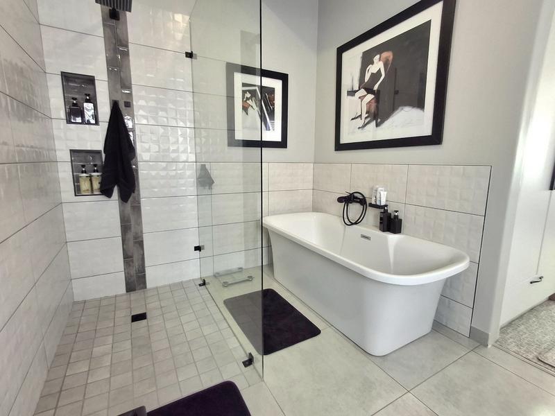 4 Bedroom Property for Sale in Da Gama Bay Western Cape